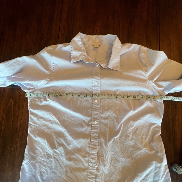 L.L. Bean Light Blue Ladies Button Down, Long Sleeve, Size Large - Picture 9 of 11
